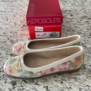 Aerosols floral flats, size 6. Worn several times, no stains. Box included.